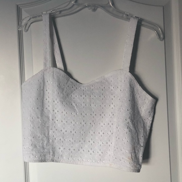 Express Eyelet Lace Fitted Cami - Picture 2 of 4